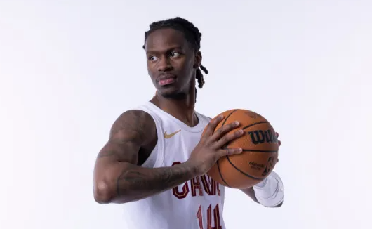 骑士后卫基恩-埃利斯左手食指近侧指间关节出现非移位性撕脱性骨折。
埃利斯将接受治