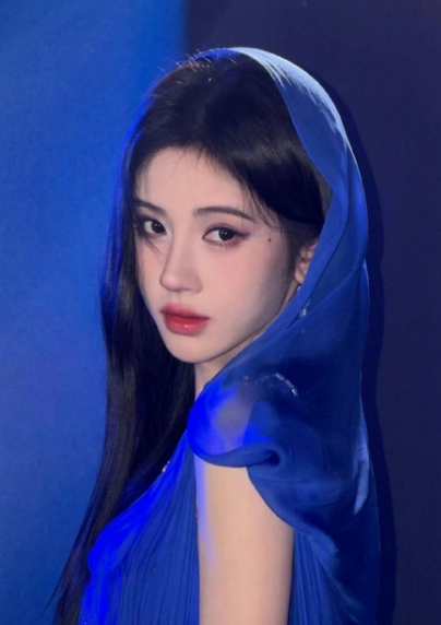 鞠婧祎星光大赏的第二套造型来了 
太美了 美的让人挪不开眼