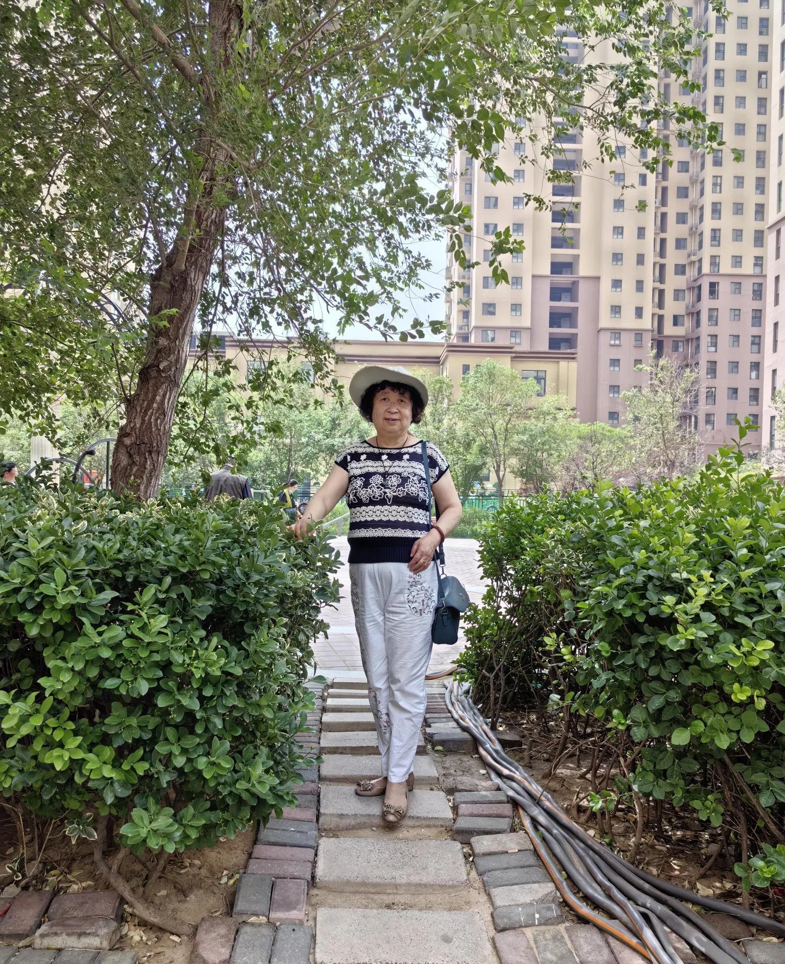 我和老伴吵吵闹闹一辈子，49年啊，他走了，我居然完全像变了个人。



半辈子争