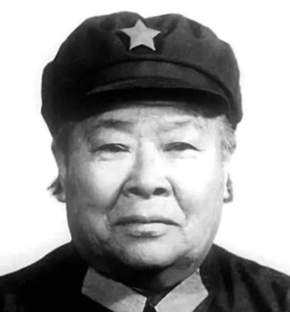 1941年，周子昆牺牲，妻子带了2个孩子生活有些不容易，战友就劝她改嫁，妻子却说