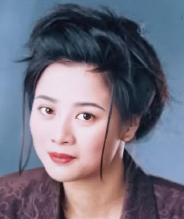 知名女演员自曝退圈做月嫂，曾参演电影《九品芝麻官》《唐伯虎点秋香》。#女星退隐#