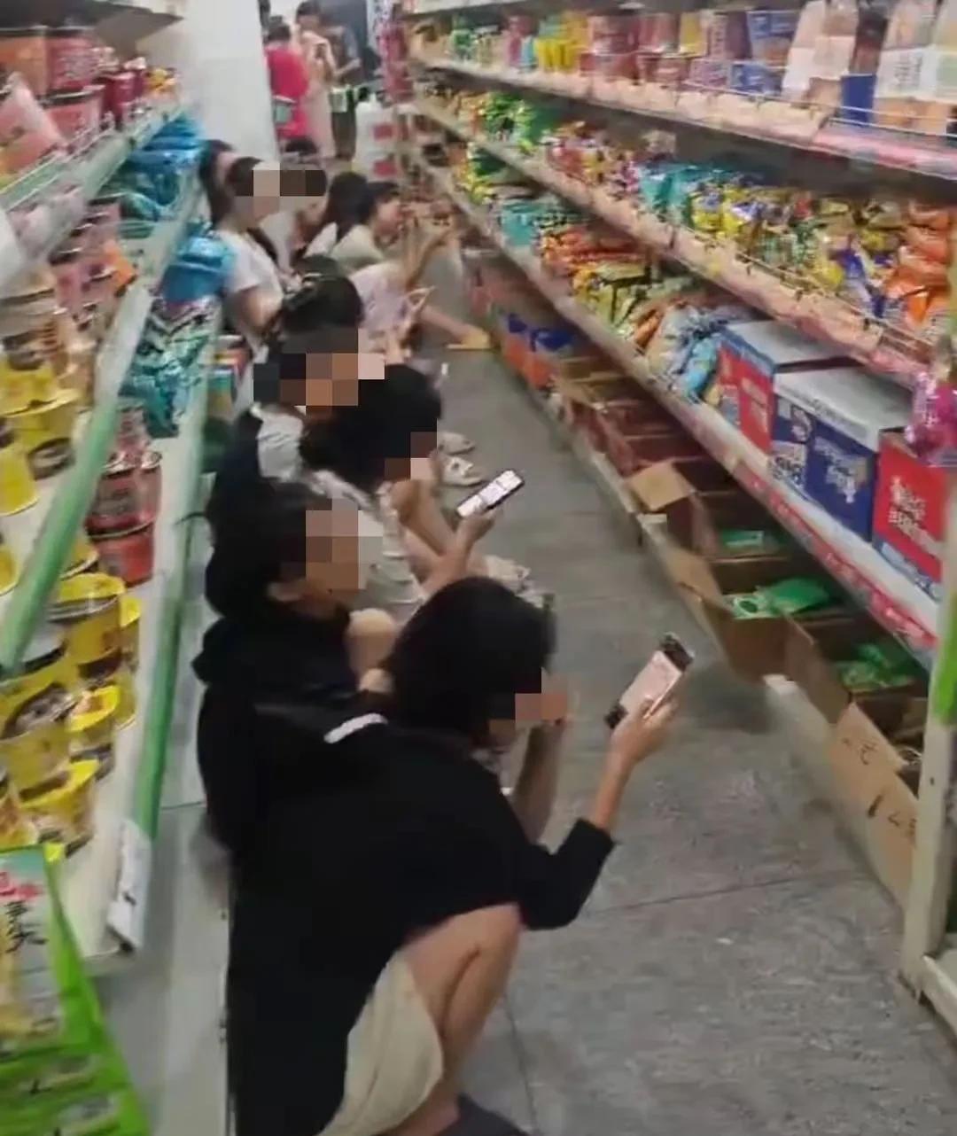 看到新闻报道，我们烟台某高校因宿舍没有安装空调，有两名学生中暑住院了，很多学生像