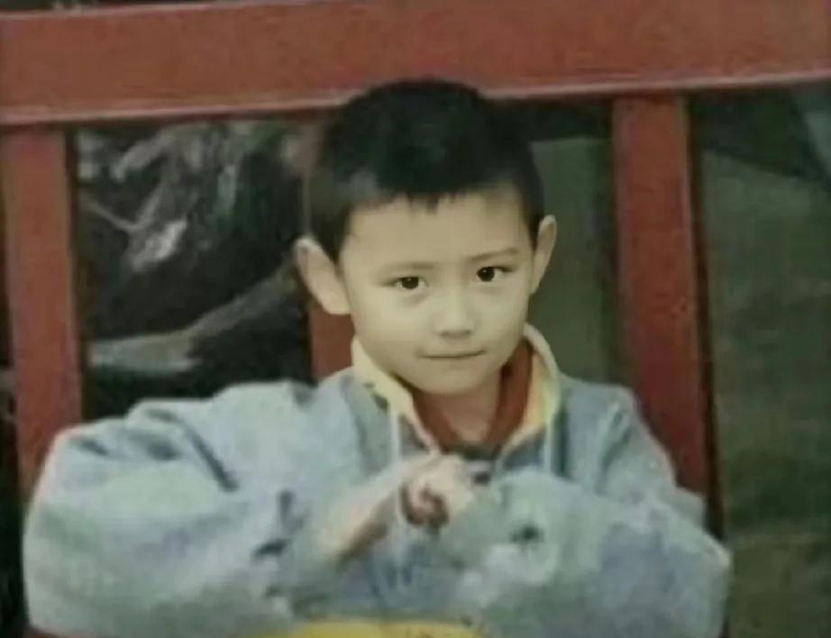 兄弟们，服不服？这波“体育圈最帅男人”的称号，涛哥扛得住不？还有哪位球星是从小帅