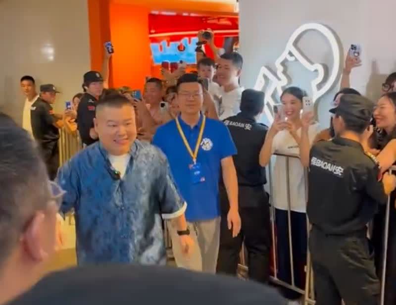 岳云鹏的人气、热度，同行只有羡慕的份！7月19日晚，岳云鹏在沈阳举办4000人相