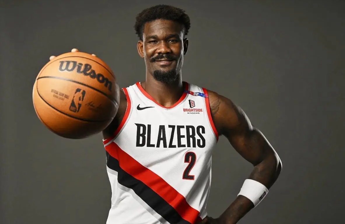 NBA自由市场已开启第4日，湖人到目前已经与多名球员完成签约。
与德安德烈-艾顿