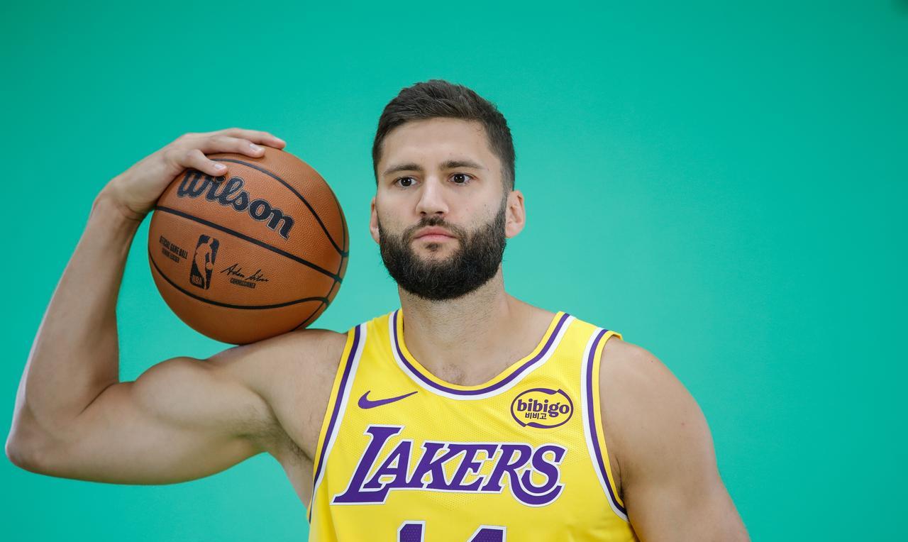 尽可能让东契奇与克莱伯同时登场，未来也会搭档詹姆斯，只为赛季中期成为正资产！美媒