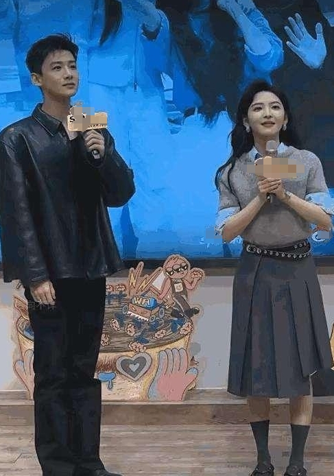 “果然离开了电视剧滤镜，瞬间觉得白敬亭也不帅了，章若楠也不美了。” ​​​
