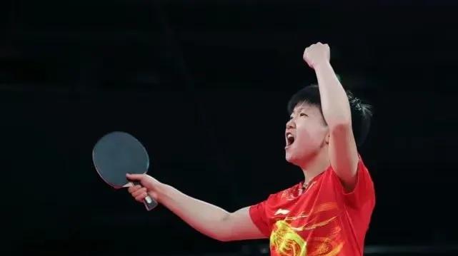 11:1开局，11:9收场，孙颖莎4:0完胜大藤沙月。
前三局，大藤沙月对孙颖莎