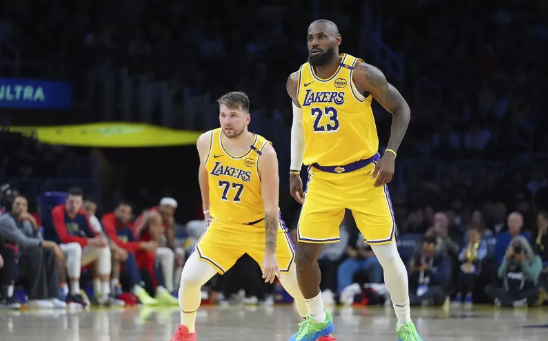 詹姆斯真悲剧啊

知名评论员Chris Broussard近日评价了东契奇，他说