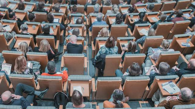 8000万专业技术人才浪潮下：大学生3个核心路径避开成长陷阱
