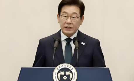 10年前，朴槿惠顶住各种压力前来中国参加70周年的庆祝活动。如今，被大家寄予厚望
