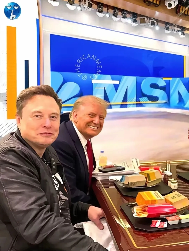 很多人嘲笑马斯克不懂政治，花了两亿美金支持老铁，最后还闹翻了。
直到现在才恍然大