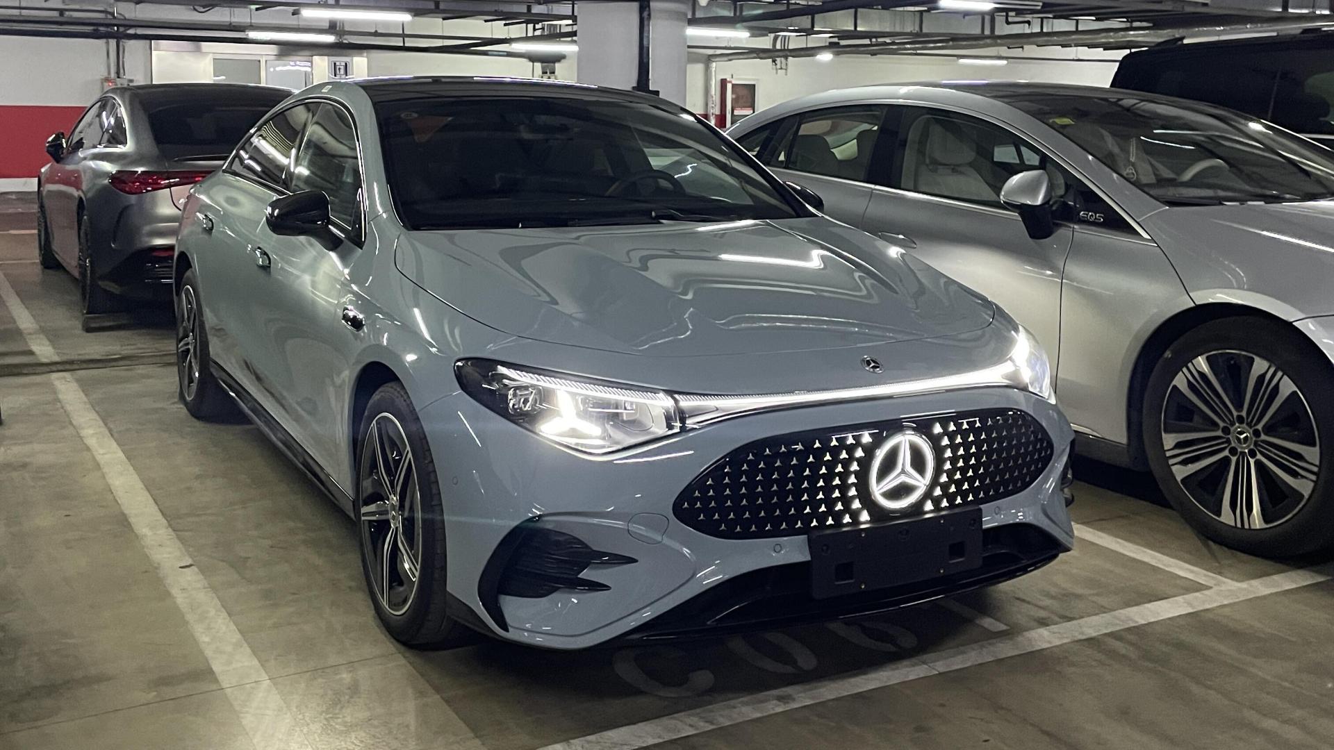 奔驰纯电CLA实车现身，大过A级+无框车门，配三联屏+续航866km