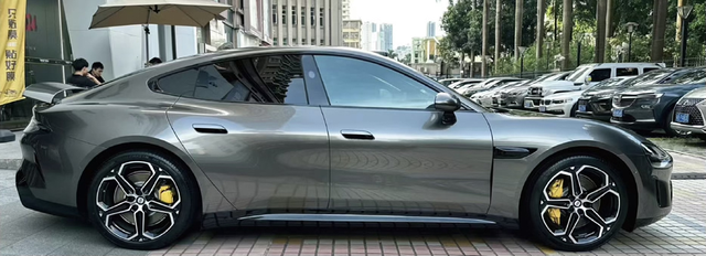 小米配上智界轮毂会如何
小米把智界s7和智界r7的轮毂放在小米su7车上是什么效