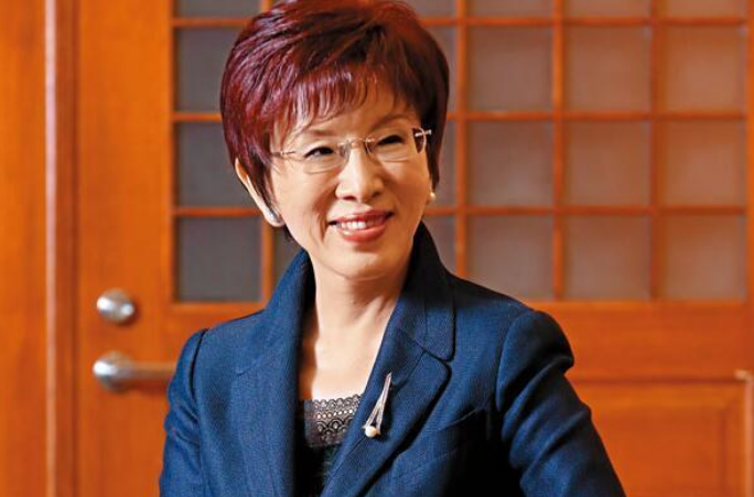 洪秀柱的文章虽然语气强硬，但句句在理。

民进党现在已经不是执政党，而是“统治集