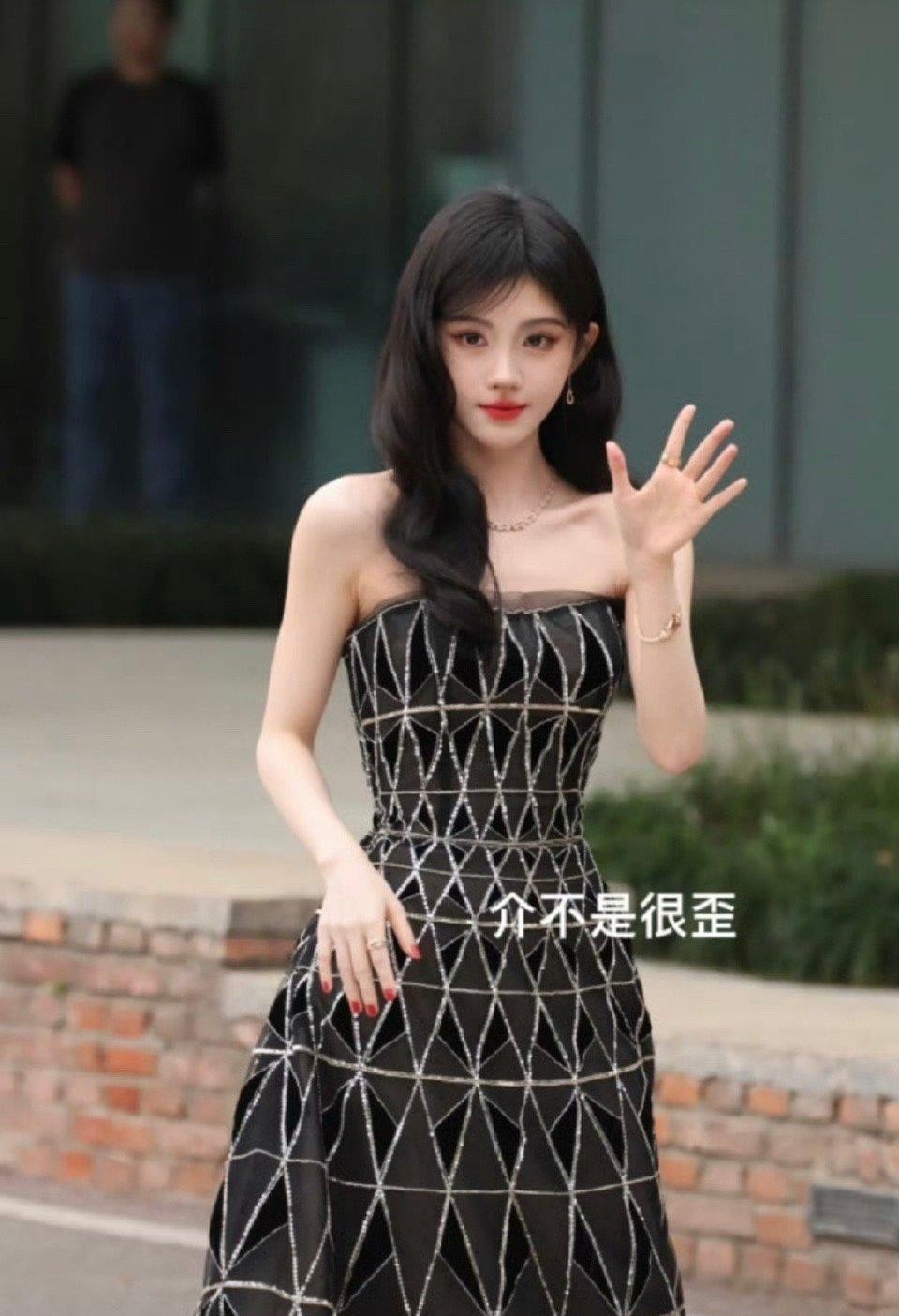 鞠婧祎今日芭莎活动生图状态