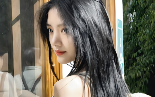 班长故意让百斤的我硬塞小尺码班服后，她第一个后悔