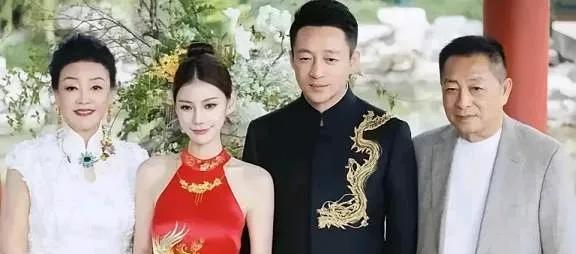 要说汪小菲他爸真是有福不会享！
遇到兰姐这么漂亮能干的女人，他却不懂得珍惜，在兰