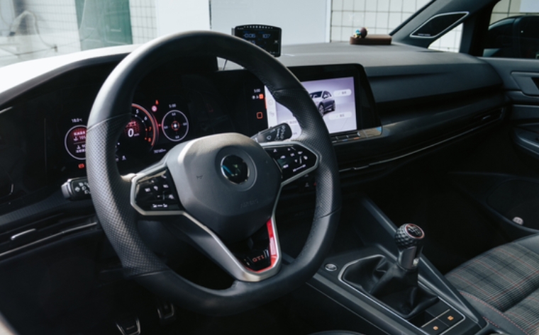 高尔夫8代GTI，拥有极具出色的DQ381变速箱。但我选择了MQ350 6速手动