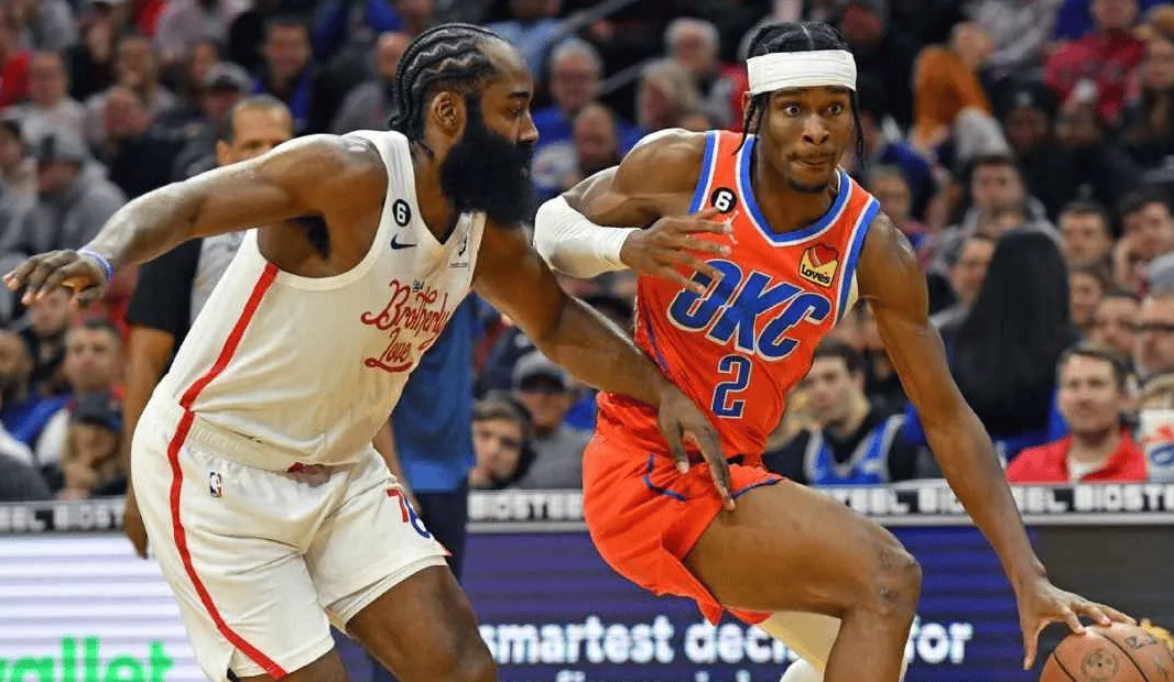 ESPN公布了由150多名记者、编辑、制片人和分析师排出的新赛季球员排行。
其中