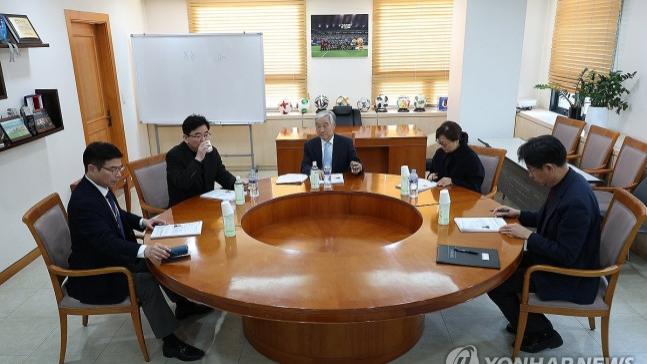 韩足晚报（2025.11.28）——“咨询”遭婉拒，职业联盟里外不是人