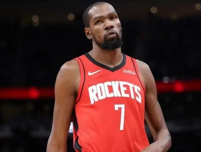 火箭的三森命中率全联盟第二，但是出手数倒数，为什么不增加投射？
不论持球人是否有