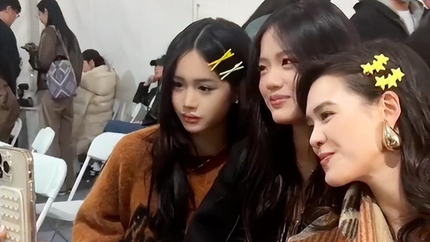 黄奕钟丽缇女儿同框，中西方妆造差距超明显，颜值性格天壤之别。