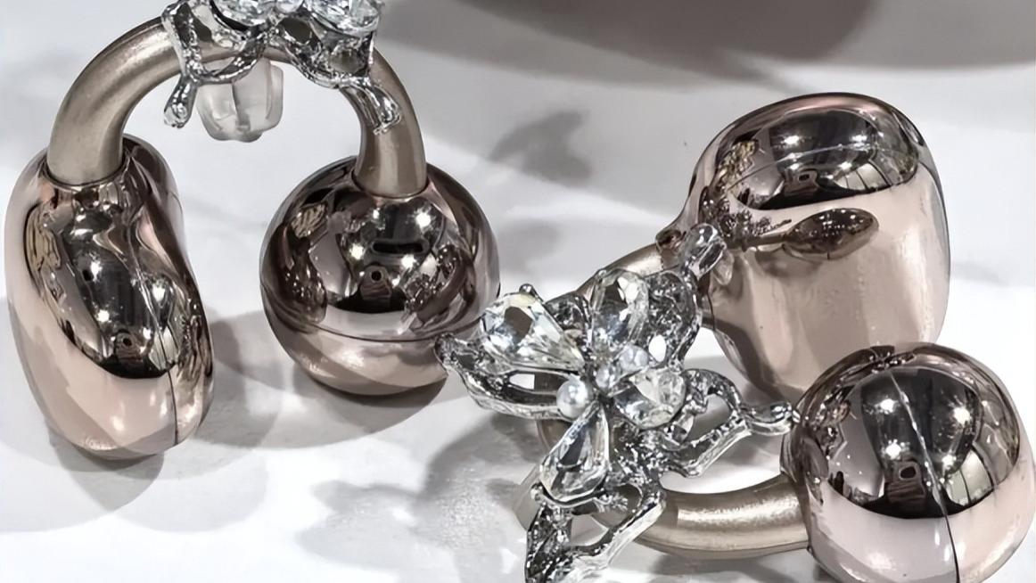 开放式耳机好还是入耳式耳机好？一文让你彻底看清它们的区别！