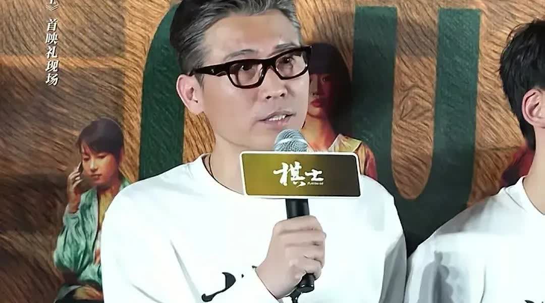 李乃文透露，王宝强请他演《棋士》，不是因为他演技超凡或者多契合角色，而是他俩有段