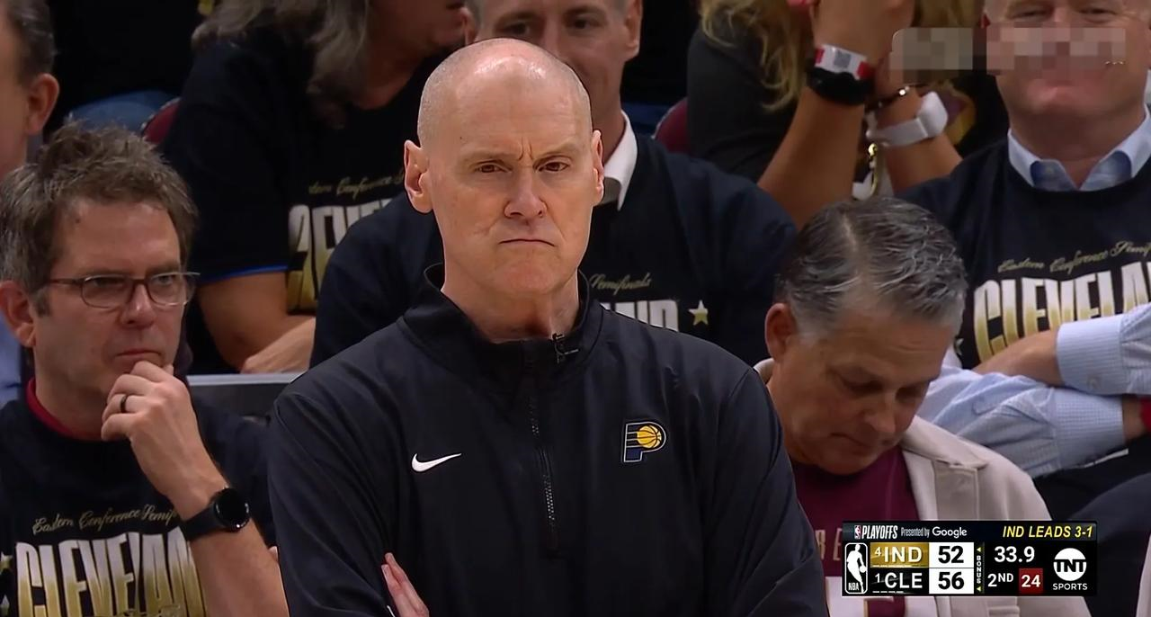 今天的NBA东部半决赛，步行者客场对阵骑士进行到第二节末段，步行者以52比56暂