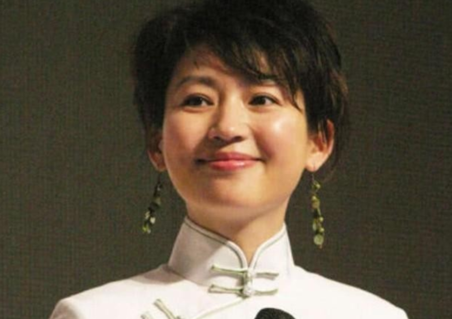 [太阳]1996年，王小丫和大学老师吕成功结婚了。婚后，吕成功下海经商，王小丫前