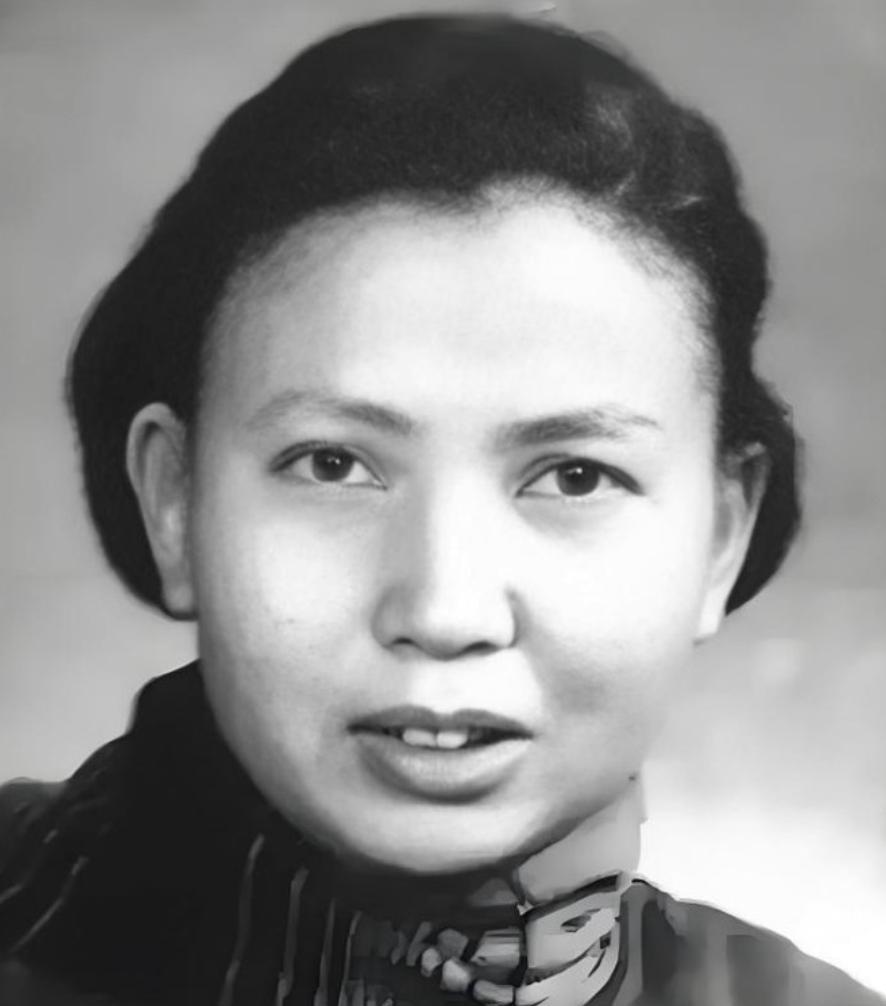 1941年21岁的女战士莫林被活埋前，敌人竟突然问：“你认识莫林吗？”莫林一听暗