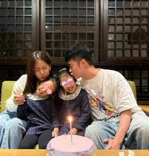 很多人说娱乐圈对出轨男明星很宽容，但其实对出轨女明星也是一样。
事实上，根本没有
