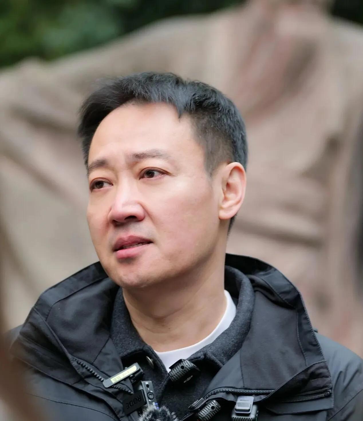 我一直特别喜欢辛柏青和朱媛媛这对演员夫妻，他俩特别低调，没有明星架子，就像住在隔