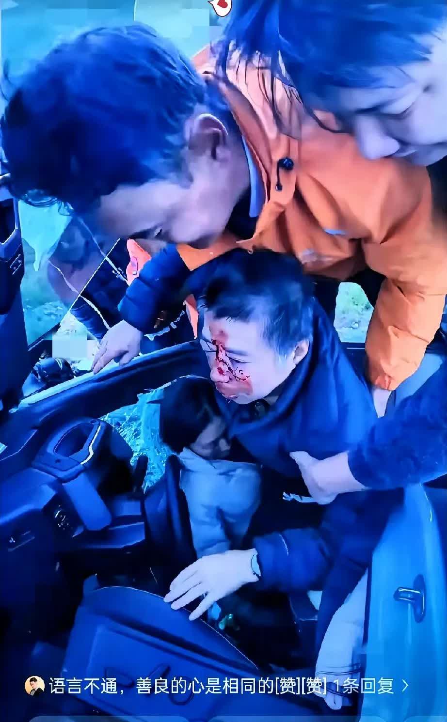 泪目了！在西藏孜珠寺，一个男子正刷牙呢，眼瞅着一辆越野车“砰”地坠了崖。4500