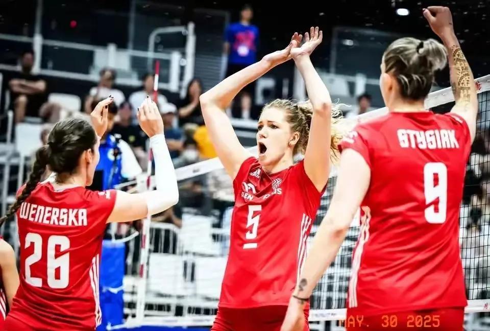 就在刚刚，评论区有球迷留言：我敢说，经过这几天反复神炒作，明天凌晨熬夜看这场中国