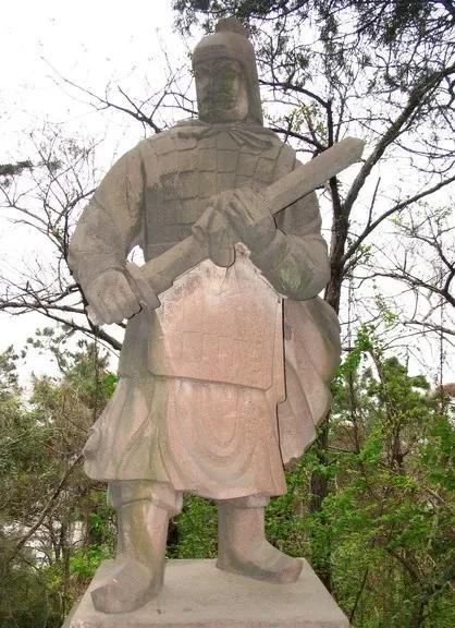 马岱杀了魏延后，
就突然失踪了，
诸葛亮去世后，
马岱尊其密令，
杀了魏廷，
稳