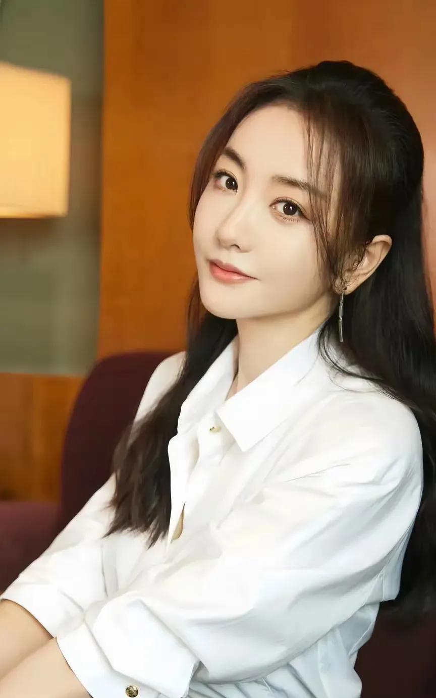 杨蓉，1981年出生于云南保山，毕业于上海戏剧学院，是中国内地影视女演员、二级演