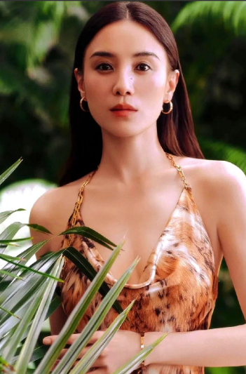 宋佳只要不塌房

她还能不能拿奖已经不重要了，说白了，她最大的优势不是嫁了一个导