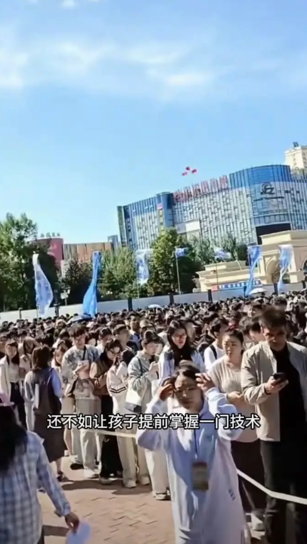 很多人质疑读大学还有用吗？
教育的最终意义是什么？都看新闻了吗？9月15号黑龙江