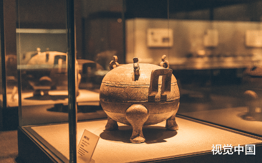 孙子淘气摔碎了我收藏的碗，古玩专家却意外发现里面不简单，原来碗里面藏着价值上千万的真品。