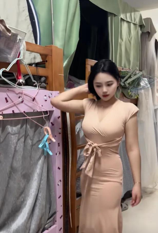 女舍友要出门了，现在都没有一个学生样