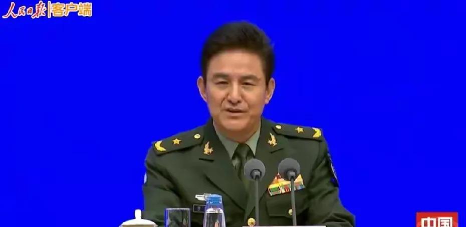 鹰酱：龙哥你真能藏啊！
一个9.3你搞出100多种装备，还用上了北斗
龙哥：我藏