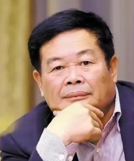 玻璃大王曹德旺在车博会上说道，我喜欢宾利，400多万，太贵！我坐不起。可他转身却