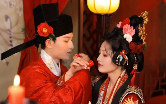 说好豪族老爹爆金币，怎么我成了顶梁柱？