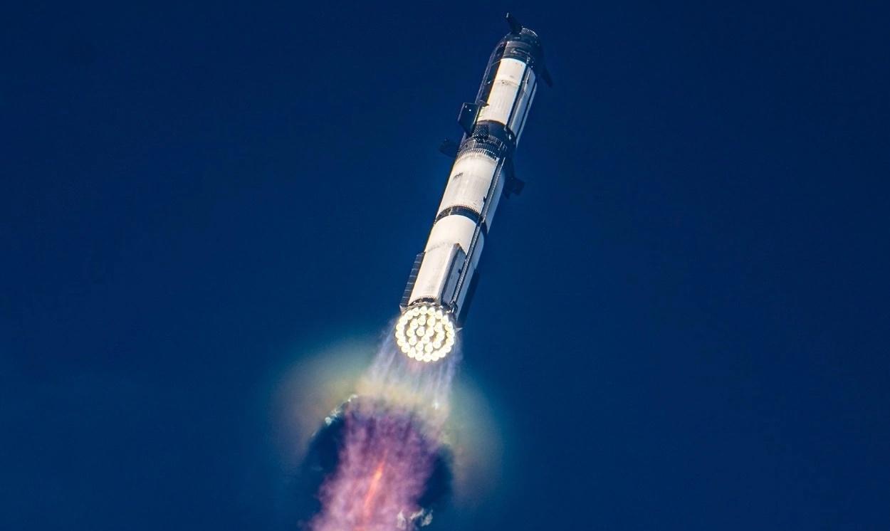 人类历史上体量最大的火箭成功进入太空。
SpaceX完成了史上最大的星际飞船的第