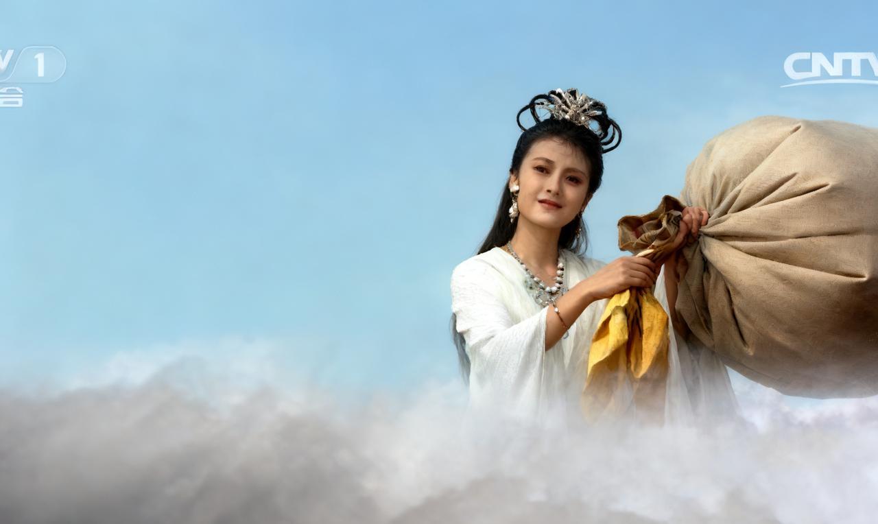 有网友看了《西游记》后，提出了一个问题。
风婆婆到底经历了什么？原本仙气飘飘，怎