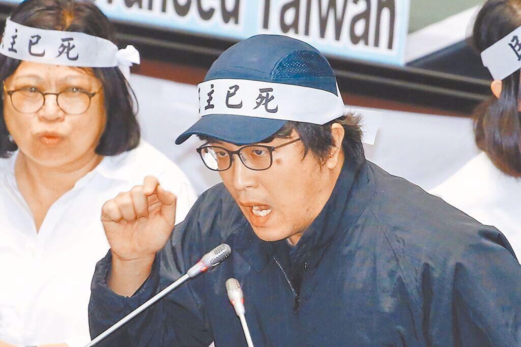 沈伯洋、吴静怡 大罢免大翻车
台媒中时网发表孙家瑞文章，文章认为，民进党与亲绿罢