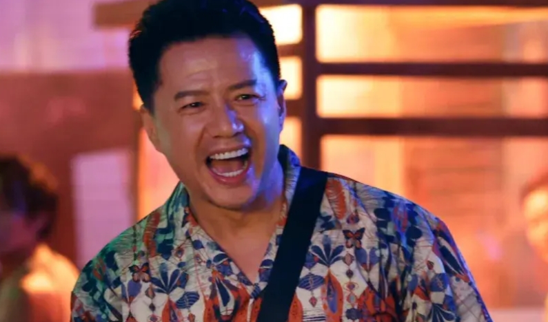 《扫毒风暴》中段奕宏所饰演的林强峰这一形象，在观众中引发争议。
正面评价是，作为