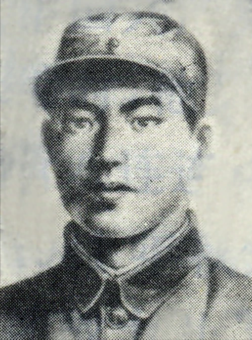 1944年，八路军侦察员曹世范执行完任务后，前往一位村长家中借宿。村长热情款待，